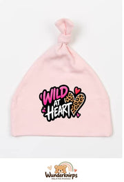 Knotenmütze Babybugz BZ15 in Pastellrosa mit Motiv Wild at Heart