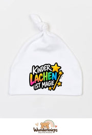 Knotenmütze Babybugz BZ15 in Weiß mit Motiv Kinderlachen ist Magie