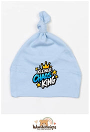 Knotenmütze Babybugz BZ15 in Staubblau mit Motiv Kleiner Chaos King