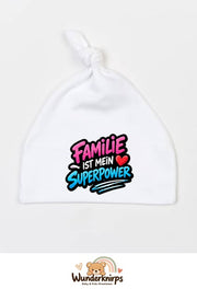 Knotenmütze Babybugz BZ15 in Weiß mit Motiv Familie ist mein Superpower