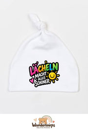 Knotenmütze Babybugz BZ15 in Weiß mit Motiv Lächeln macht alles schöner