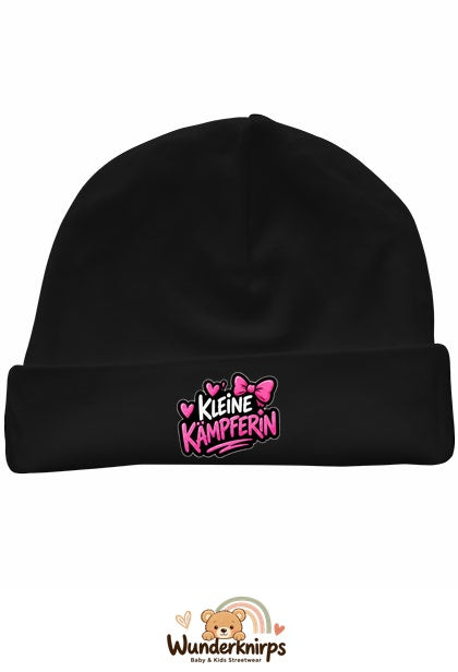 Umschlagmütze Rox-01 in Schwarz mit Motiv Kleine Kämpferin
