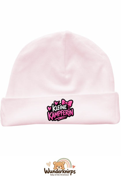 Umschlagmütze Rox-01 in Pastellrosa mit Motiv Kleine Kämpferin