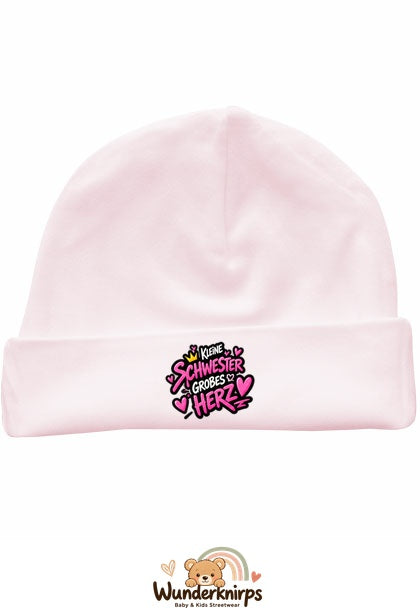 Umschlagmütze Rox-01 in Pastellrosa mit Motiv Kleine Schwester, großes Herz