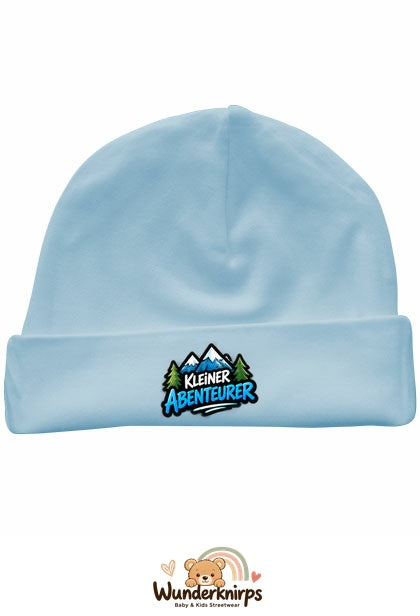 Umschlagmütze Rox-01 in Pastellblau mit Motiv Kleiner Abenteurer