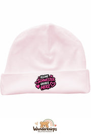 Umschlagmütze Rox-01 in Pastellrosa mit Motiv Kleine Schwester, großes Herz