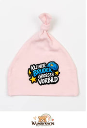 Knotenmütze Babybugz BZ15 in Pastellrosa mit Motiv Kleiner Bruder, großes Vorbild