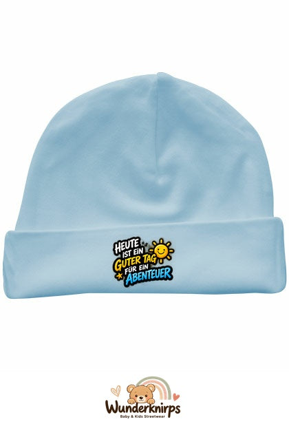 Umschlagmütze Rox-01 in Pastellblau mit Motiv Ein guter Tag für ein Abenteuer