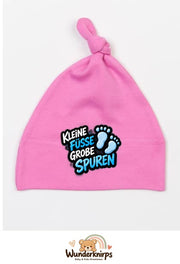 Knotenmütze Babybugz BZ15 in Bubblegum-Pink mit Motiv Kleine Füße, große Spuren