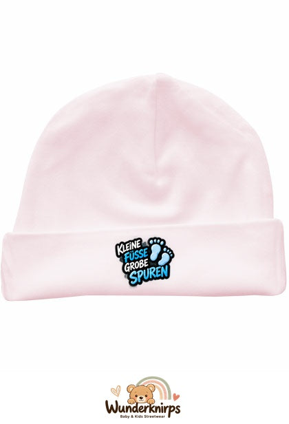 Umschlagmütze Rox-01 in Pastellrosa mit Motiv Kleine Füße, große Spuren