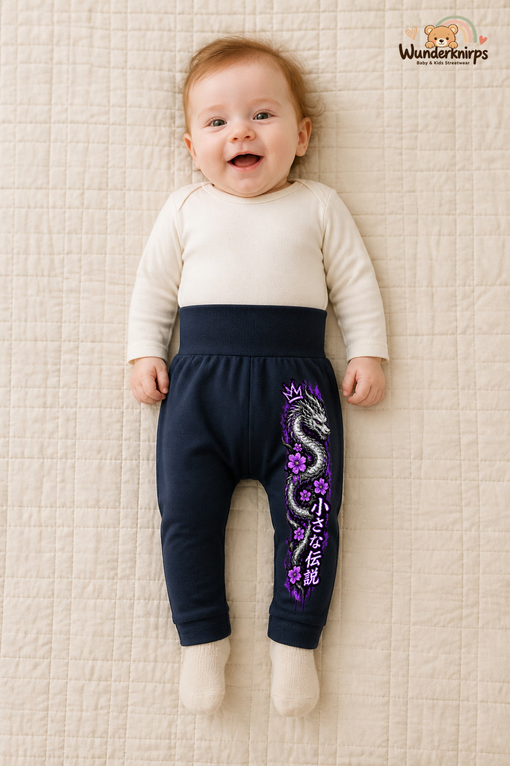 Drachenmotiv Lieblingslook – Drachenmotiv Statement – Babyhose für Mädchen: Navy mit Drachenmotiv-Druck am Hosenbein – Wunderknirps.