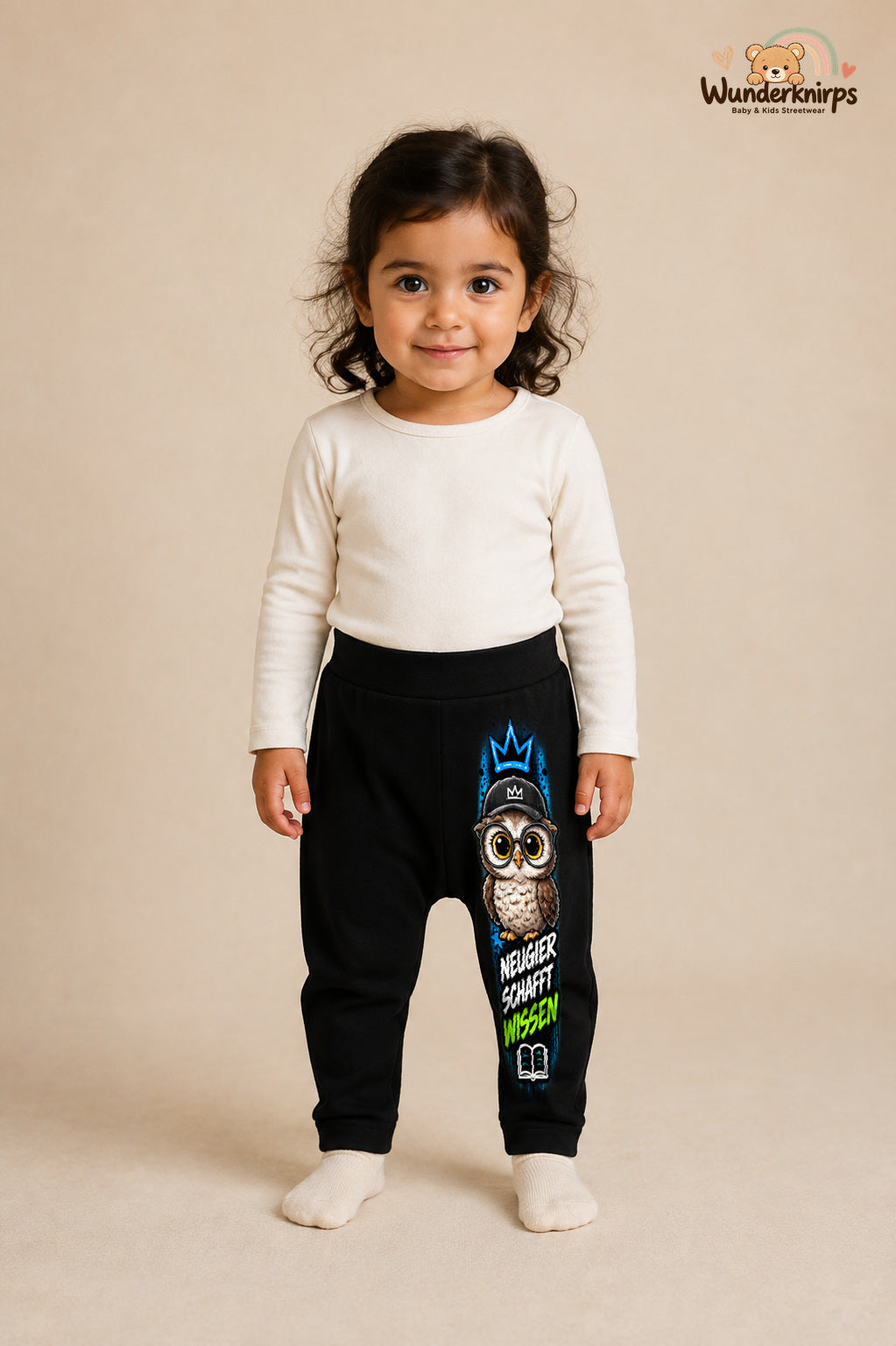 Eule Lieblingslook – Neugier schafft wissen – Babyhose für Mädchen: Schwarz mit Eule-Druck am Hosenbein – Wunderknirps.