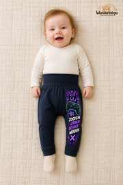 Kleine Weltentdeckerin: Zocken lernen besser werden – Babyhose für Mädchen: Navy mit Controller-Druck am Hosenbein – Wunderknirps.