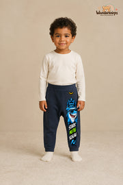 Stark mutig schlau – Babyhose mit dem Motiv Hai – für Jungen: Navy mit Hai-Druck am Hosenbein – Wunderknirps.