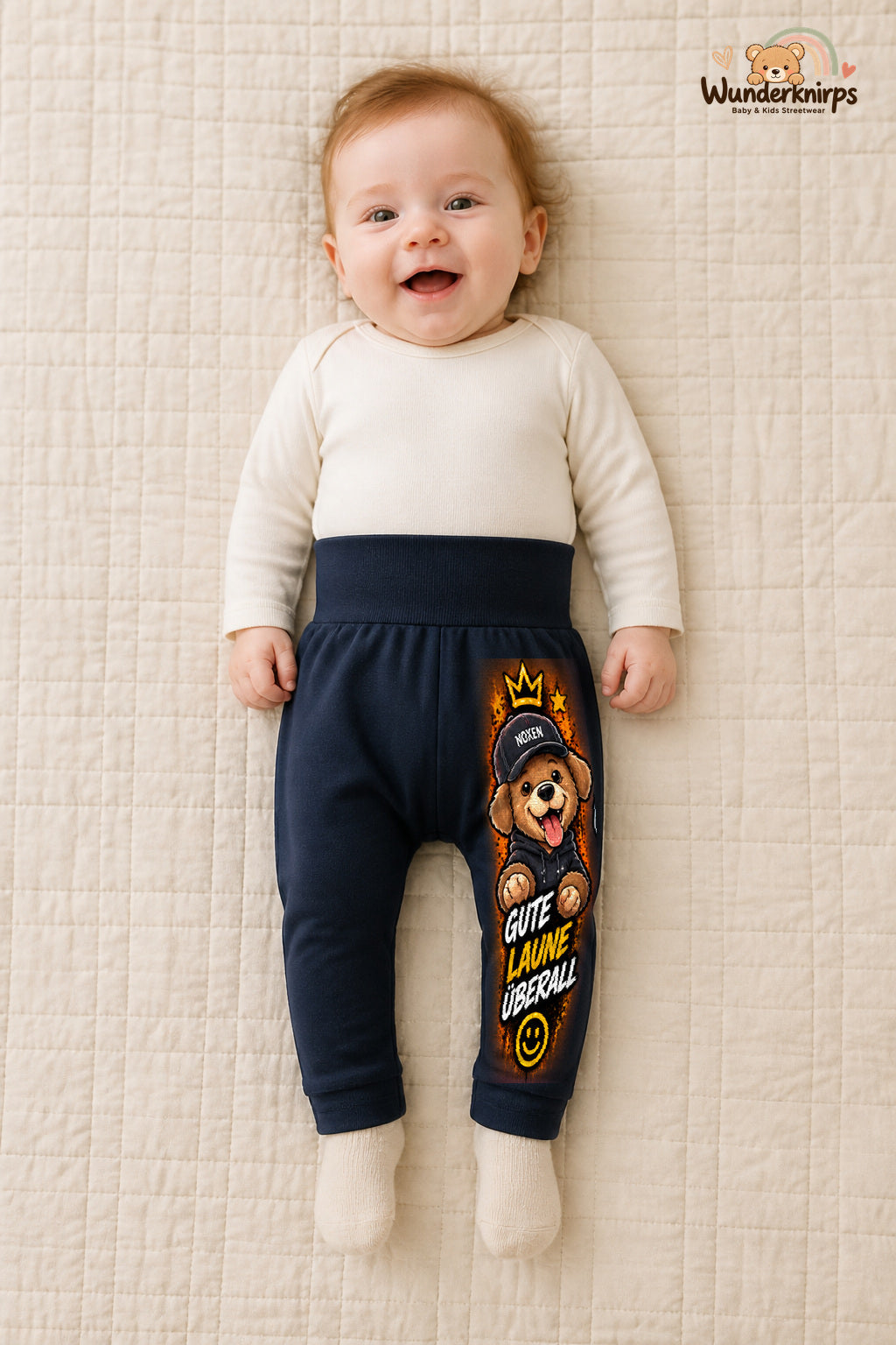 Kleine Weltentdeckerin: Gute laune überall – Babyhose für Mädchen: Navy mit Hund-Druck am Hosenbein – Wunderknirps.