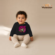 Babybody für Jungen in Schwarz mit Motiv „Kleine Floristin“, getragen von einem Kind – Wunderknirps.