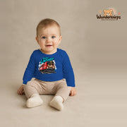 Babybody für Jungen in Blau mit Motiv „Kleiner Lokführer“, getragen von einem Kind – Wunderknirps.