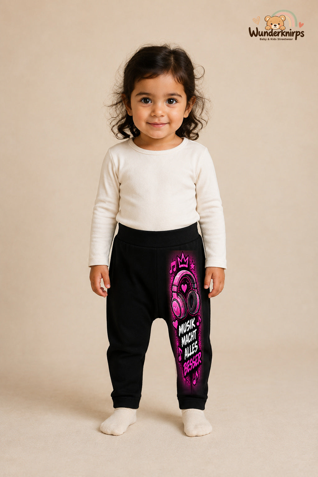 Kleine Weltentdeckerin: Musik macht alles besser – Babyhose für Mädchen: Schwarz mit Kopfhörer-Druck am Hosenbein – Wunderknirps.