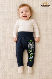 Leopard Traumlook – Hunt your goals – Babyhose für Mädchen: Navy mit Leopard-Druck am Hosenbein – Wunderknirps.