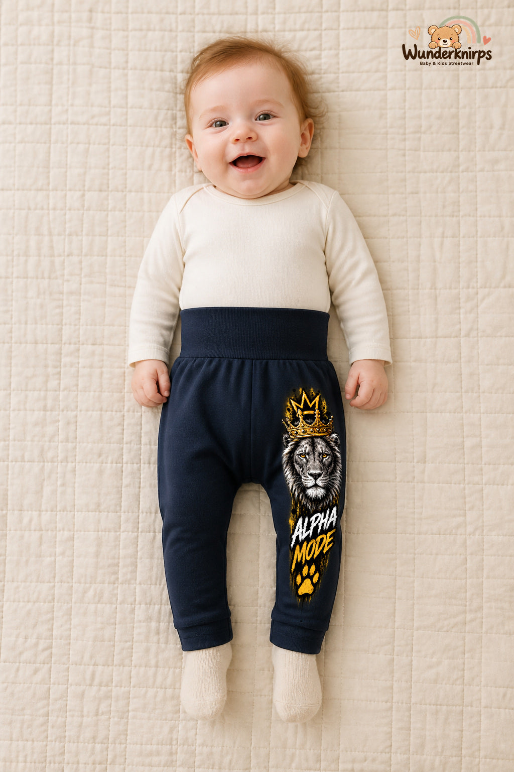 Kleine Weltentdeckerin: Alpha mode – Babyhose für Mädchen: Navy mit Löwe-Druck am Hosenbein – Wunderknirps.