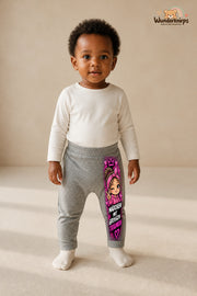 Girl-Motiv Lieblingslook – Mit großen traeumen – Babyhose für Mädchen · Motiv 120: Grau meliert mit Girl-Motiv-Druck am Hosenbein – Wunderknirps.