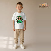 T-Shirt für Jungen in Weiß mit Motiv „Milk Money“, getragen von einem Kind – Wunderknirps.
