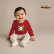 Babybody für Mädchen in Rot mit Motiv „Mini Chef“, getragen von einem Kind – Wunderknirps.