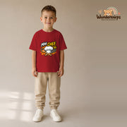 T-Shirt für Jungen in Rot mit Motiv „Mini Chef“, getragen von einem Kind – Wunderknirps.