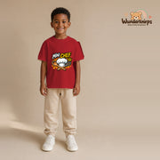T-Shirt für Jungen in Rot mit Motiv „Mini Chef“, getragen von einem Kind – Wunderknirps.