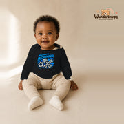 Babybody für Mädchen in Schwarz mit Motiv „Nachwuchs Mechaniker“, getragen von einem Kind – Wunderknirps.