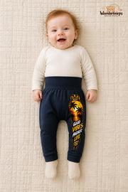 Palmen Lieblingslook – Good vibes higher life – Babyhose für Mädchen: Navy mit Palmen-Druck am Hosenbein – Wunderknirps.