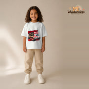 T-Shirt für Mädchen in Weiß mit Motiv „Rettungsdienst Mini“, getragen von einem Kind – Wunderknirps.
