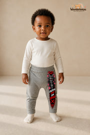 Samurai Lieblingslook – Disziplin führt zum erfolg – Babyhose für Mädchen: Grau meliert mit Samurai-Druck am Hosenbein – Wunderknirps.