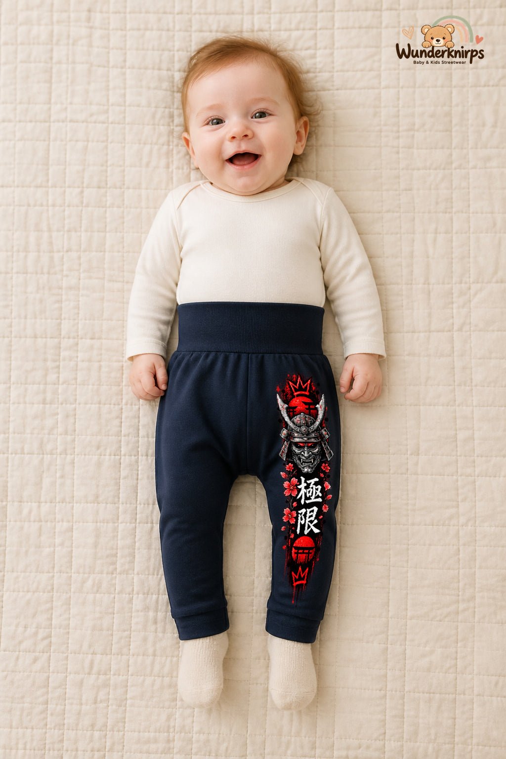Samurai Lieblingslook – Kirschblueten – Babyhose für Mädchen: Navy mit Samurai-Druck am Hosenbein – Wunderknirps.