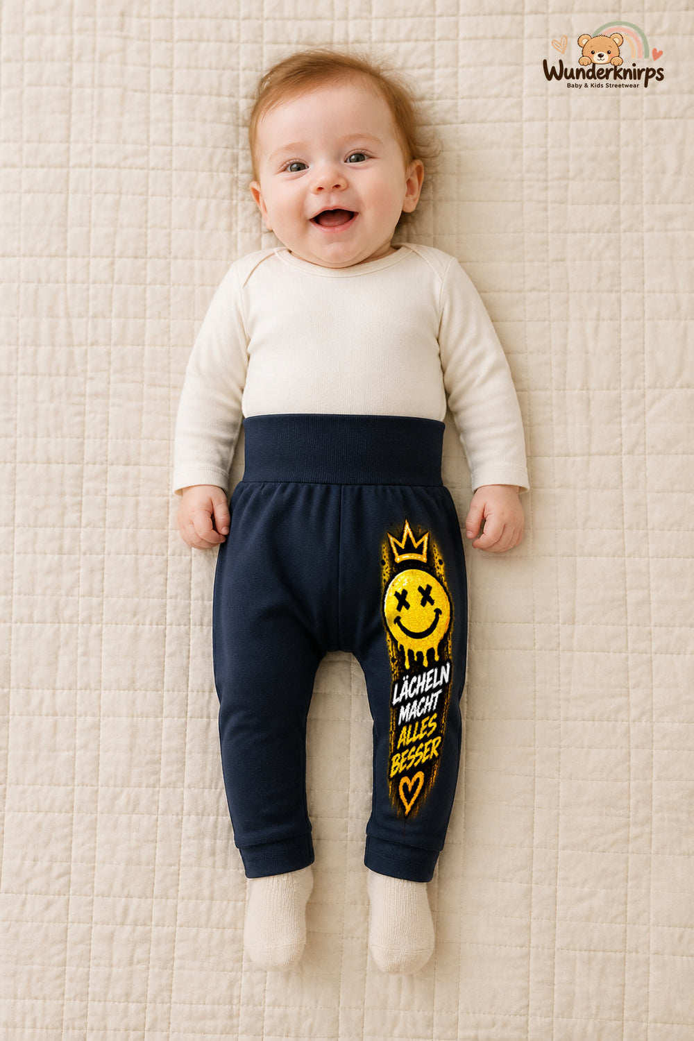 Kleine Weltentdeckerin: Lächeln macht alles besser – Babyhose für Mädchen: Navy mit Smiley-Druck am Hosenbein – Wunderknirps.