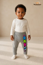 Smileys Lieblingslook – Good kids club – Babyhose für Mädchen: Grau meliert mit Smileys-Druck am Hosenbein – Wunderknirps.