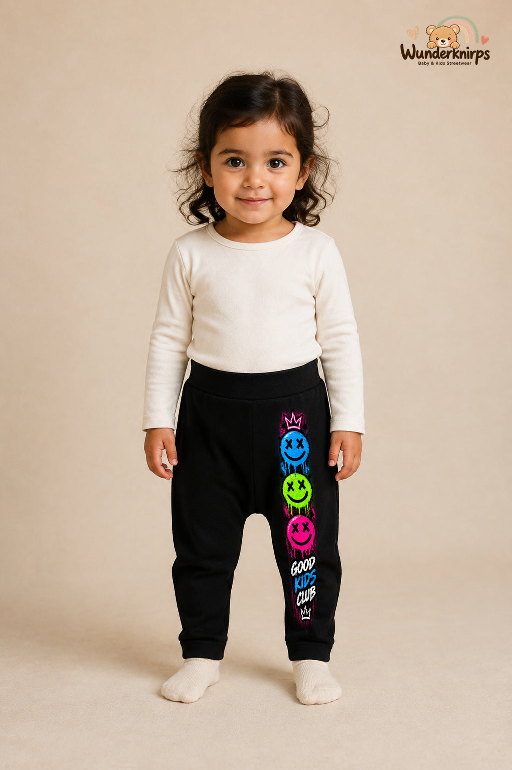 Smileys Lieblingslook – Good kids club – Babyhose für Mädchen: Schwarz mit Smileys-Druck am Hosenbein – Wunderknirps.
