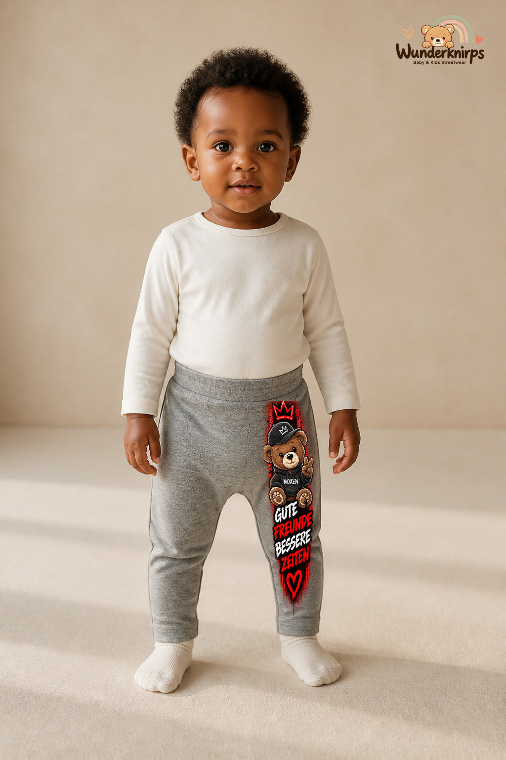 Teddy Traumlook – Gute freunde bessere zeiten – Babyhose für Mädchen: Grau meliert mit Teddy-Druck am Hosenbein – Wunderknirps.