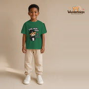 T-Shirt für Jungen in Grün mit Motiv „The Mini Crew“, getragen von einem Kind – Wunderknirps.