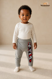 Würfel Traumlook – Risk more win bigger – Babyhose für Mädchen: Grau meliert mit Würfel-Druck am Hosenbein – Wunderknirps.
